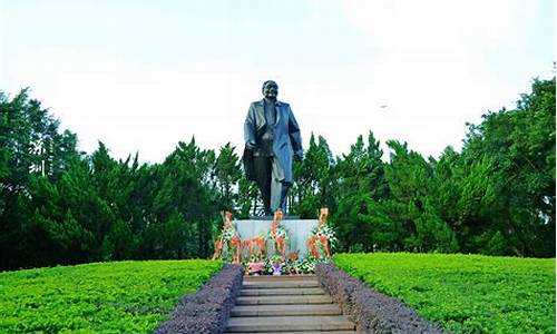 莲花山公园大门,莲花山公园大门在哪个位置